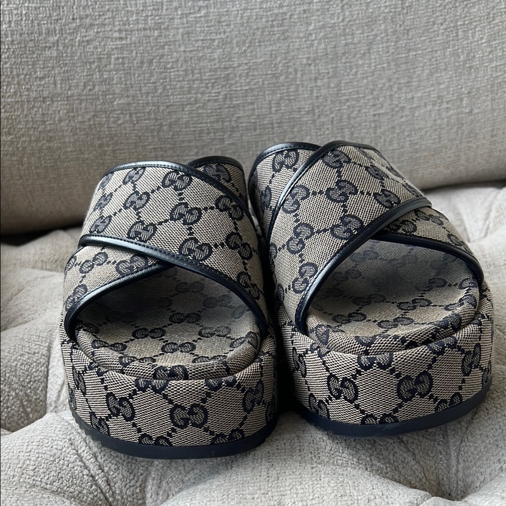 Gucci Women's Navy Blue and Cream Platform Sandals - Picture 2 of 8